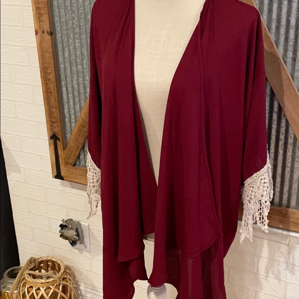 Burgundy kimono with crochet sleeve